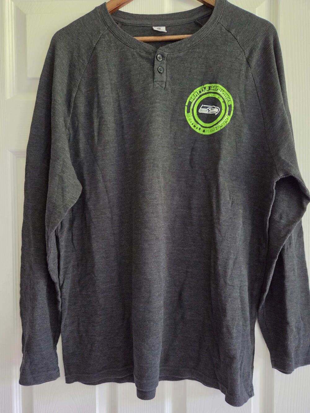NFL Team Apparel Seattle Seahawks Gray Henley Shirt XL